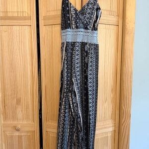 Sleeveless V-Neck Romper in Black and Light Blue
